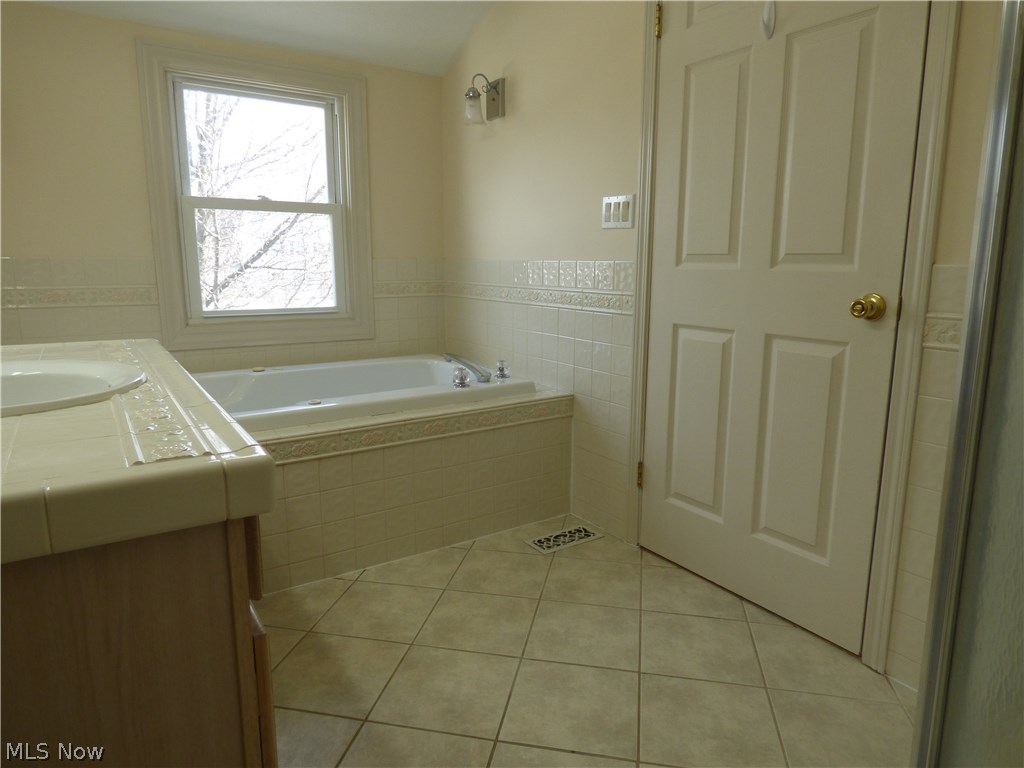 1604 Sunview Road Cleveland, OH 44124 - Photo 18 of 28