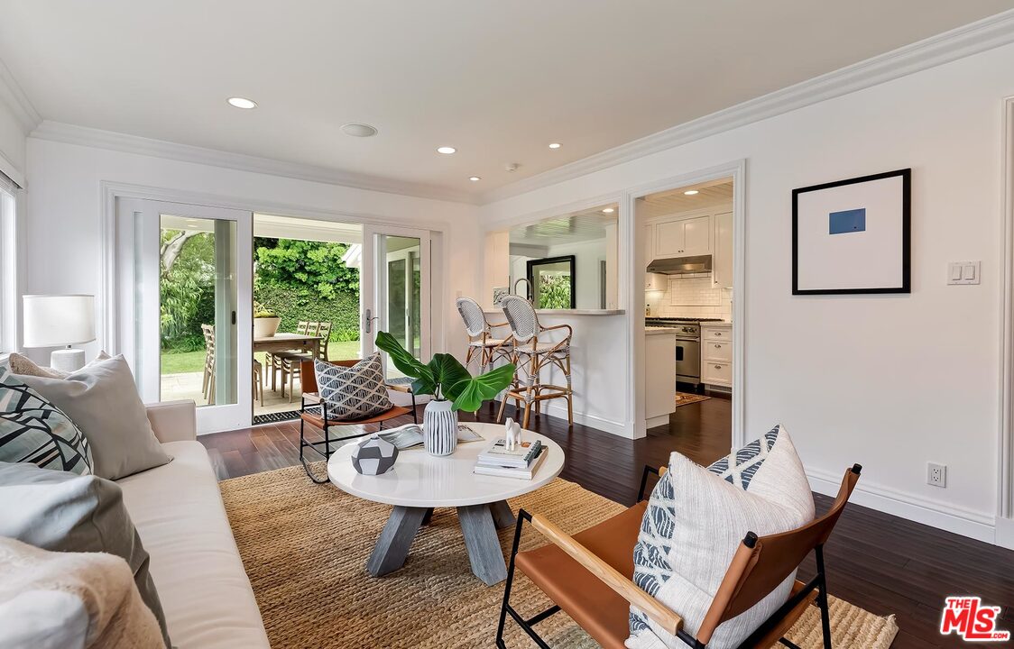427 Sycamore Road Santa Monica, CA 90402 - Photo 11 of 44