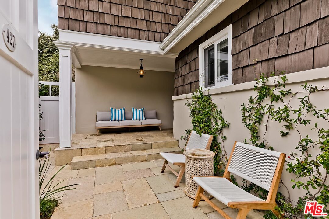 427 Sycamore Road Santa Monica, CA 90402 - Photo 3 of 44