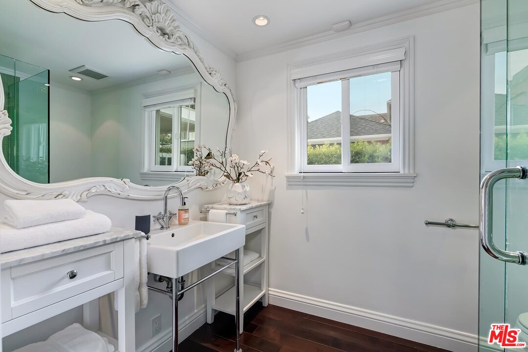 427 Sycamore Road Santa Monica, CA 90402 - Photo 27 of 44
