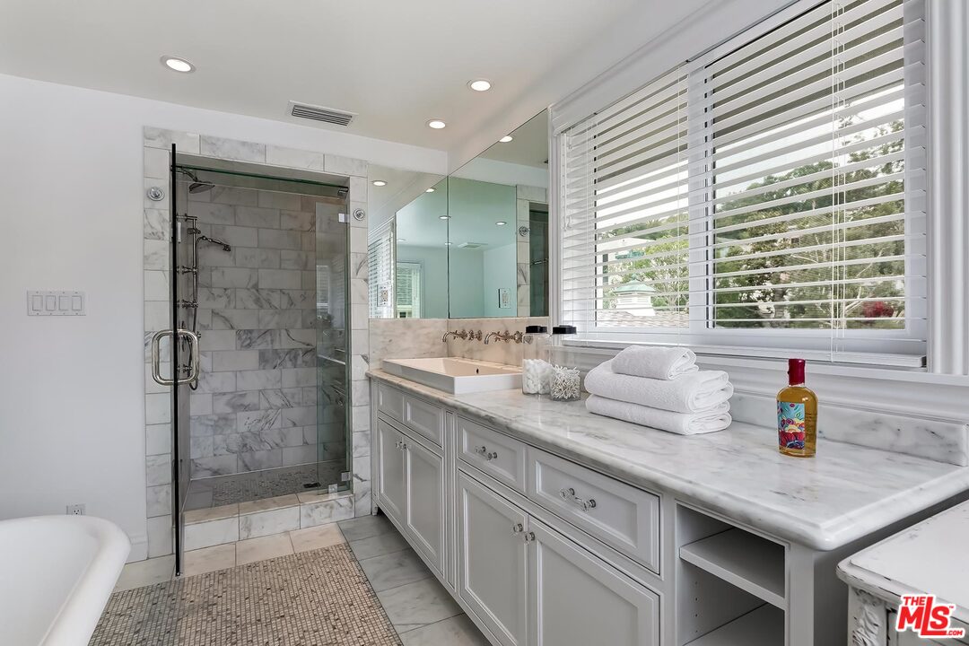 427 Sycamore Road Santa Monica, CA 90402 - Photo 34 of 44