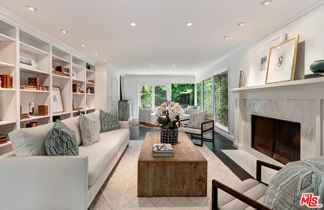 427 Sycamore Road Santa Monica, CA 90402 - Photo 6 of 44