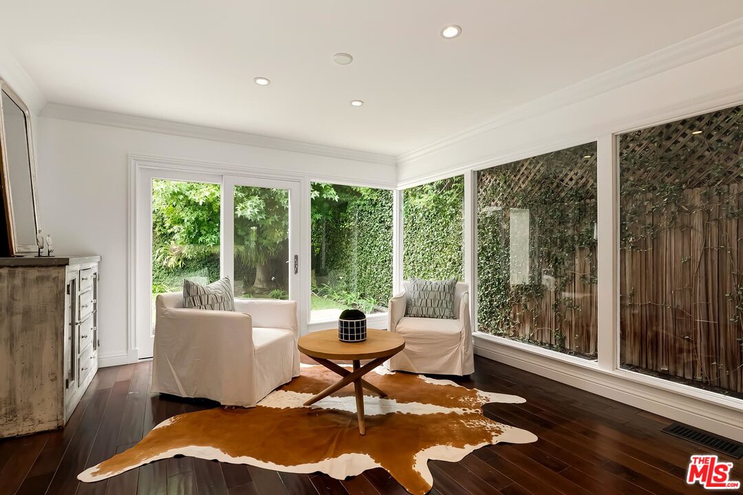 427 Sycamore Road Santa Monica, CA 90402 - Photo 7 of 44