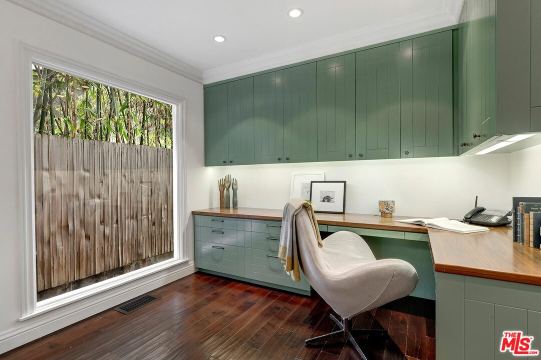 427 Sycamore Road Santa Monica, CA 90402 - Photo 9 of 44