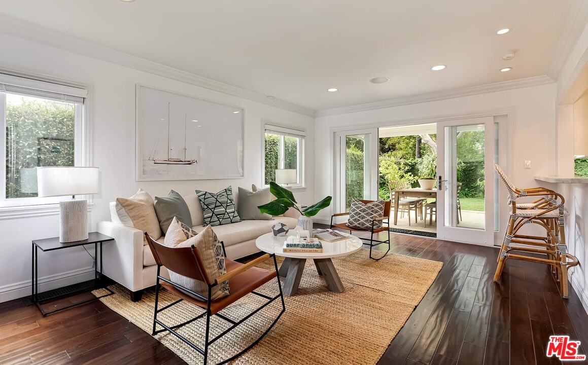 427 Sycamore Road Santa Monica, CA 90402 - Photo 10 of 44