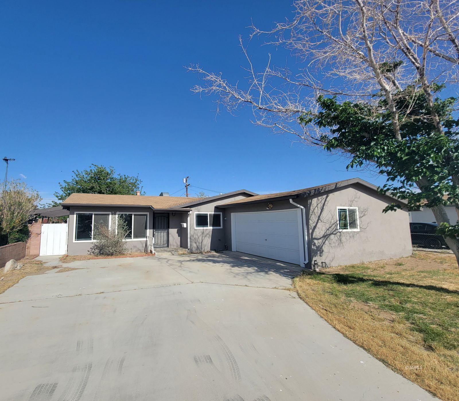 212 North Florence Street Ridgecrest, CA 93555 - Photo 2 of 17