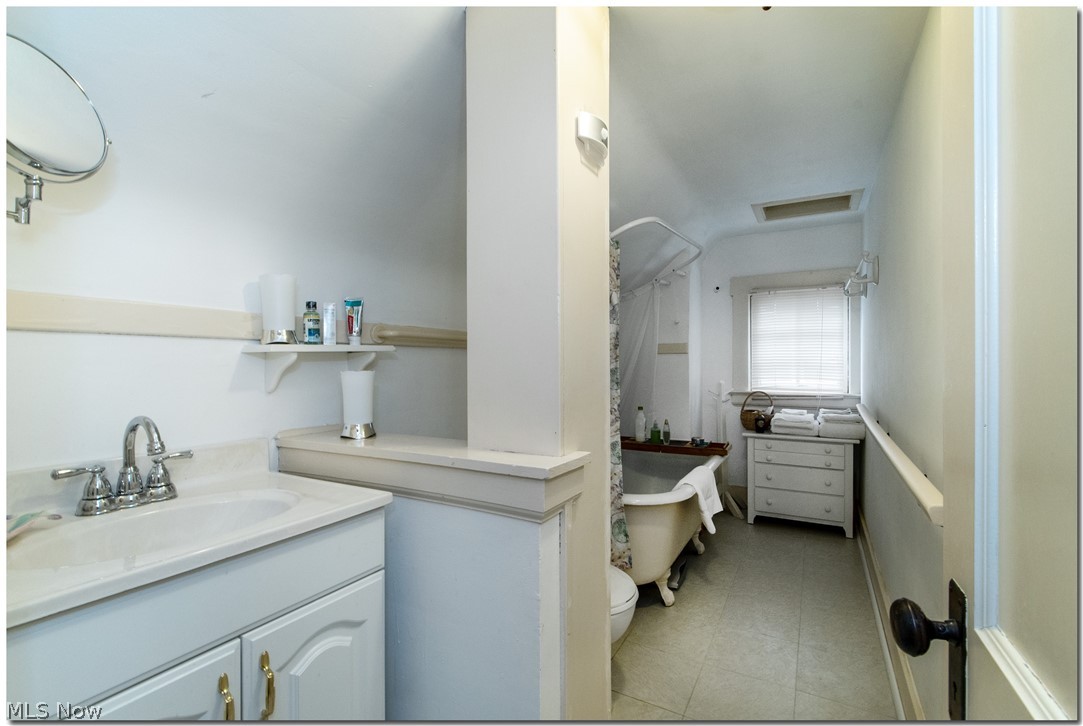 2981 Scarborough Road Cleveland, OH 44118 - Photo 24 of 34 Gallery Image 24