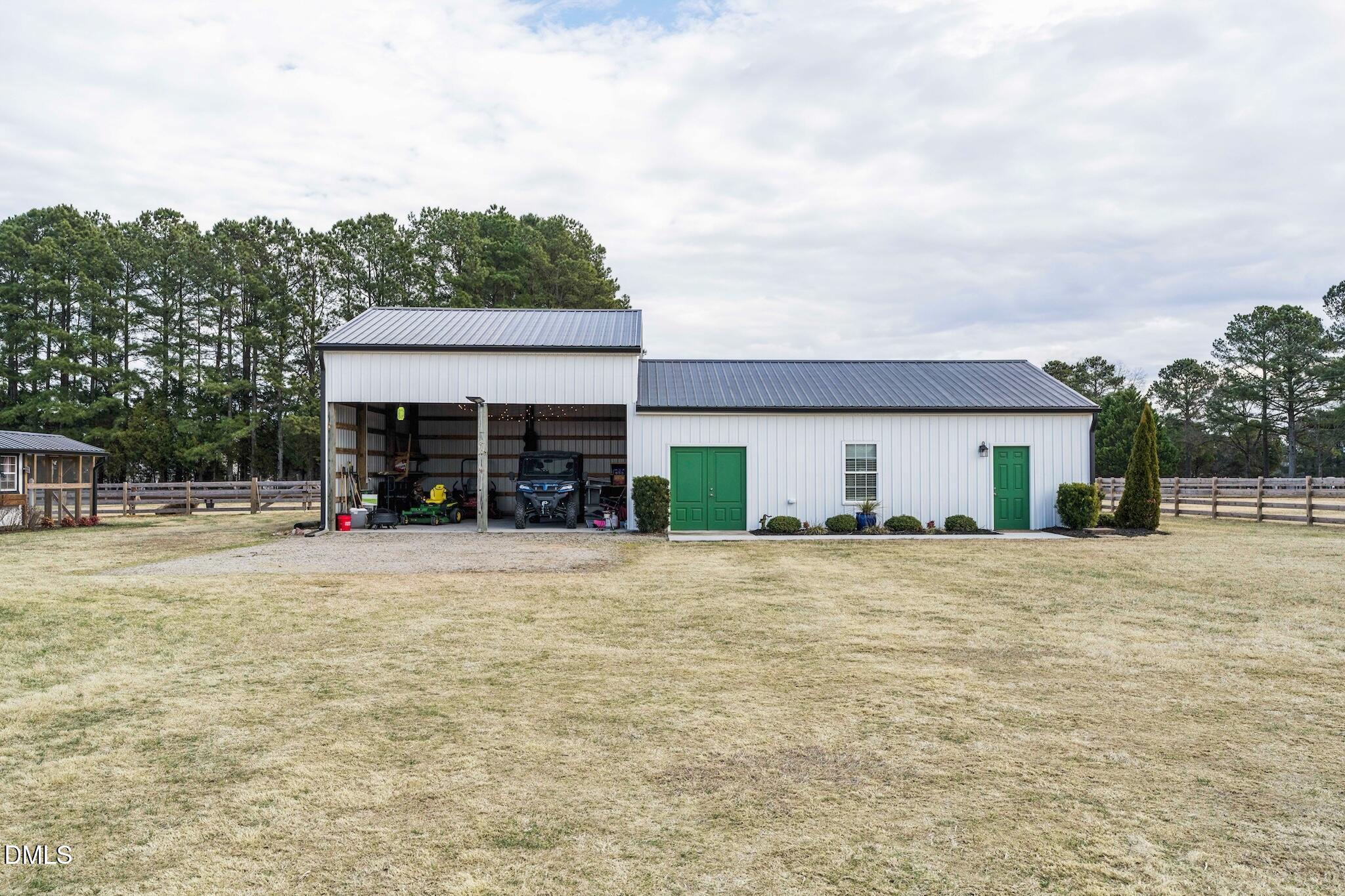 921 Tilghman Road Benson, NC 27504 - Photo 4 of 53 DSC09548