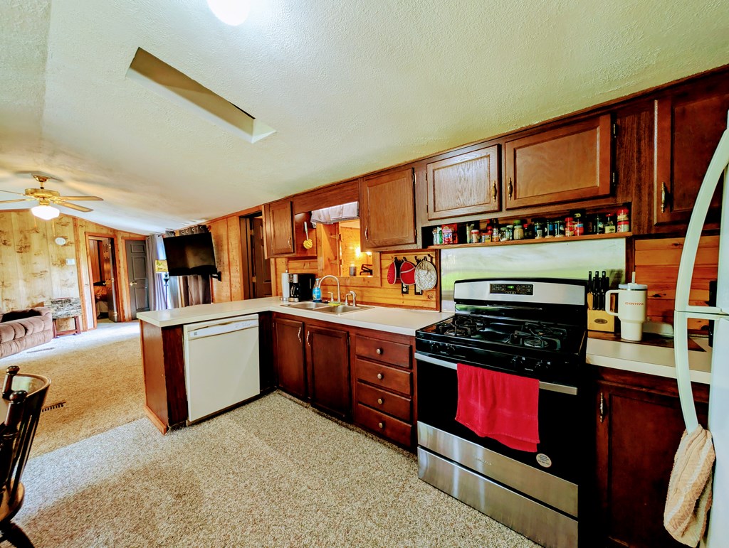 159 Lease Road West Hickory, PA 16370 - Photo 9 of 18 Gallery Image 9