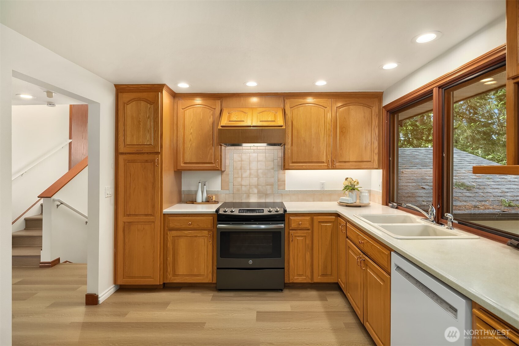 17027 136th Place Southeast Renton, WA 98058 - Photo 10 of 33