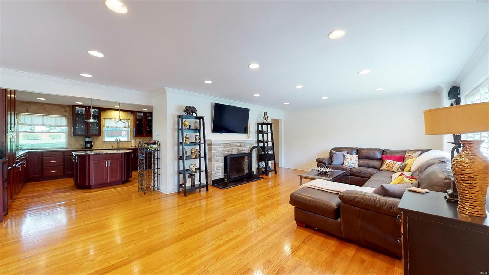 8109 South Laclede Station Road St. Louis, MO 63123 - Photo 4 of 36 Gallery Image 4