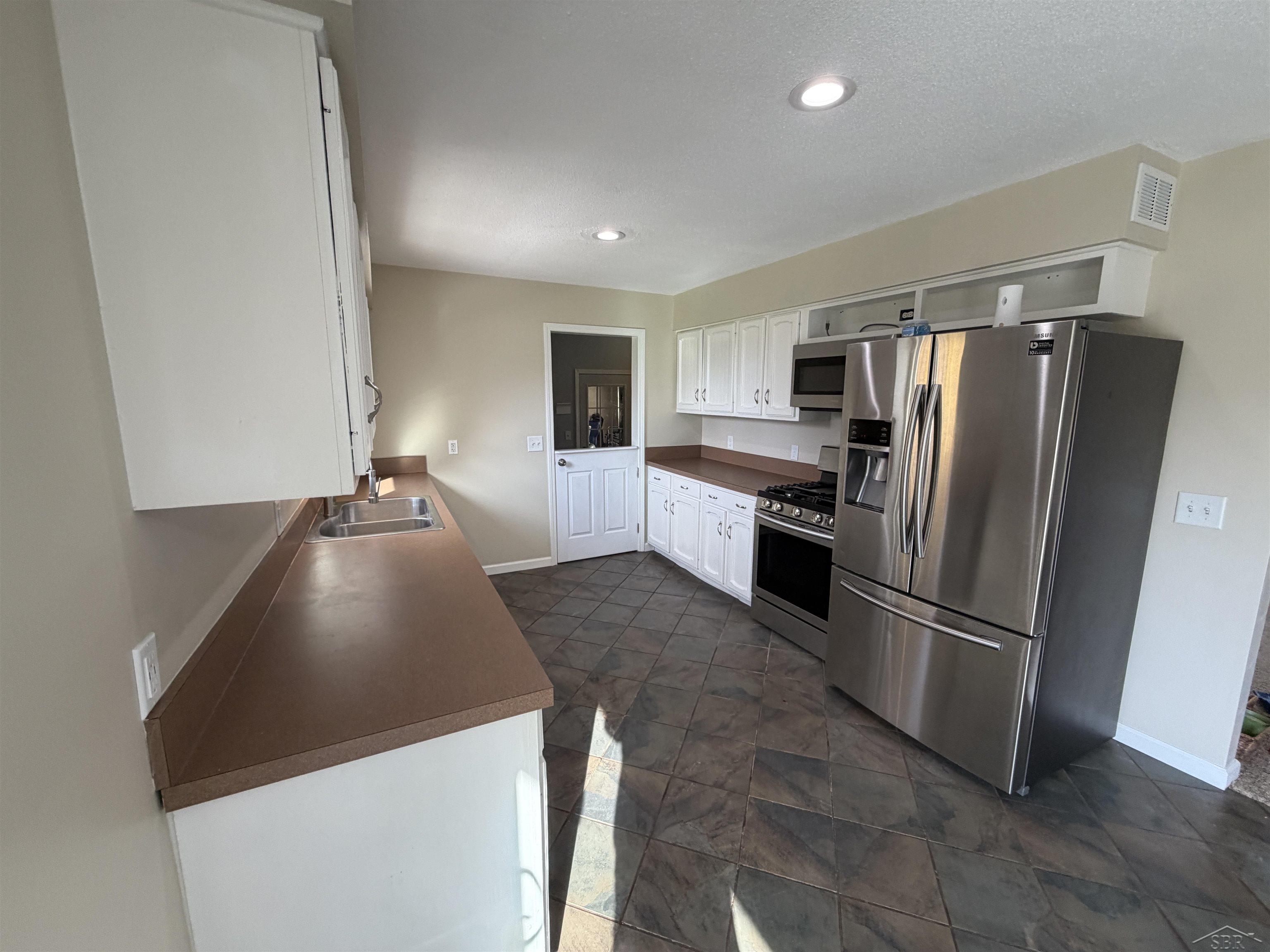3139 North Thomas Road Freeland, MI 48623 - Photo 3 of 15 50199077-27959aa4-30cc-4611-9e20-ea2dc04a4f3a.JPG