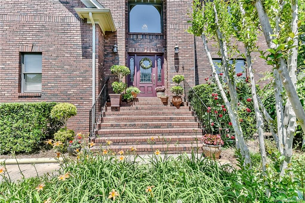 573 Beacon Knoll Lane Fort Mill, SC 29708 - Photo 2 of 23