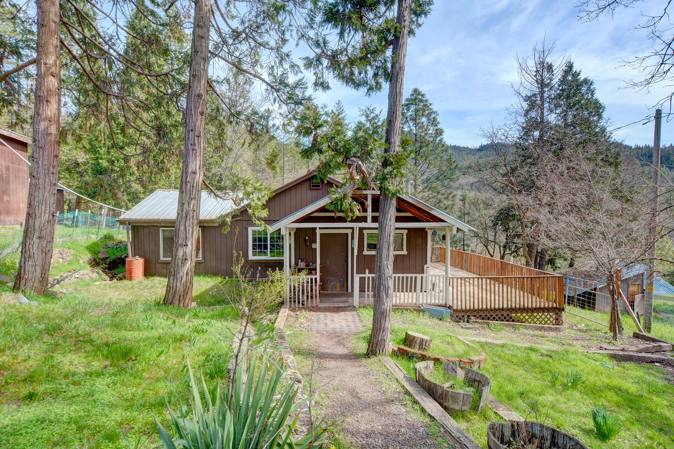 5492 Highway 227 Trail, OR 97541 - Photo 2 of 57