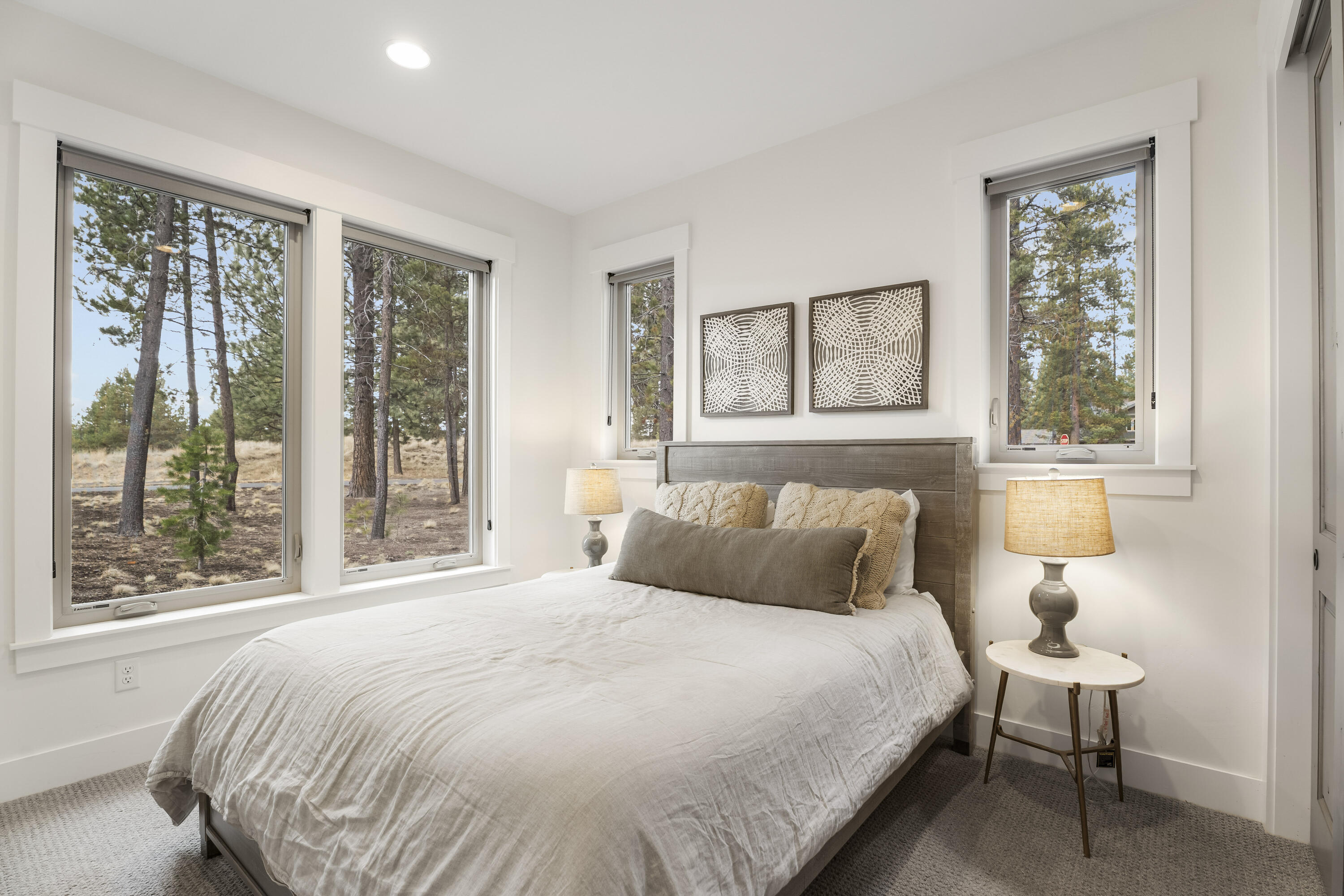 56302 Sable Rock Loop, Unit 255 Bend, OR 97707 - Photo 35 of 65 a bedroom with a bed and a painting on the wall