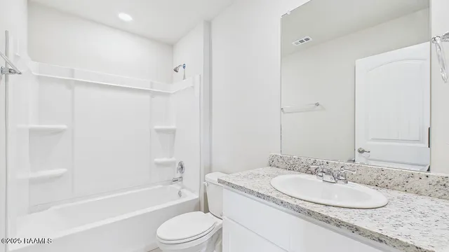 $207,000 | 148 Cottage Cove Drive, Maurice, LA 70555