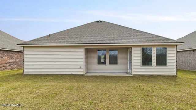 $207,000 | 148 Cottage Cove Drive, Maurice, LA 70555