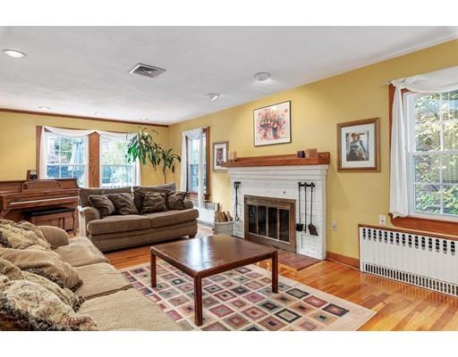 339 Russett Road Brookline, MA 02467 - Photo 4 of 17 Gallery Image 4