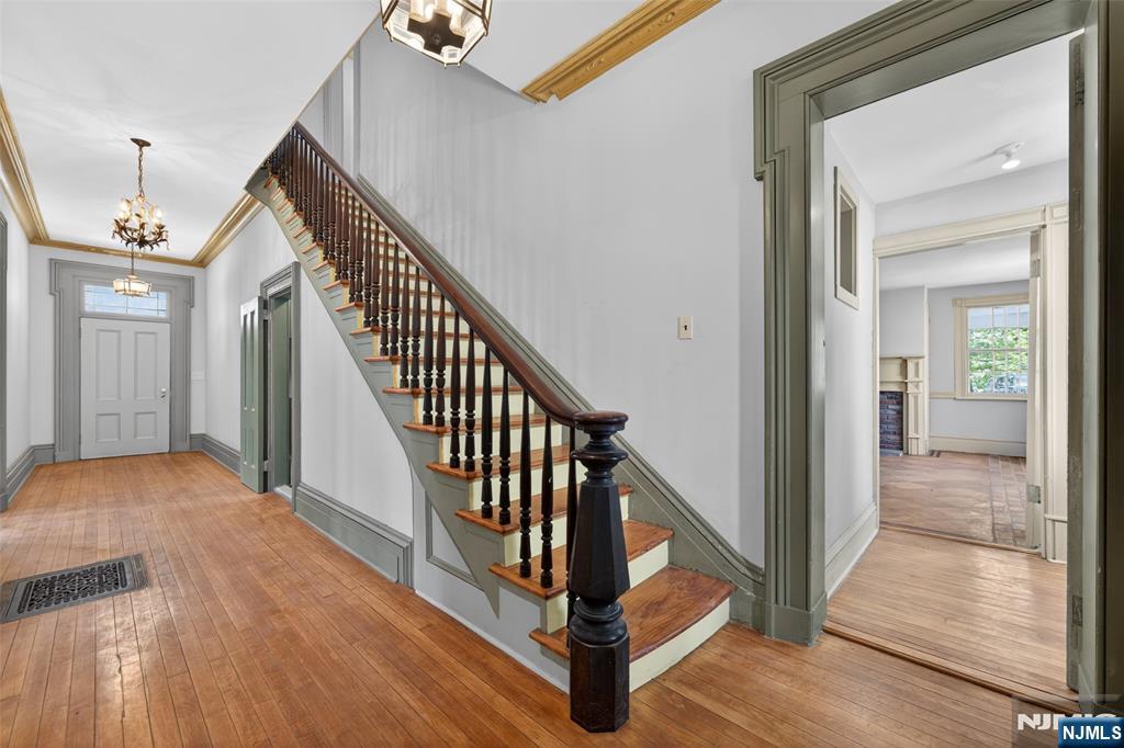 142 Island Road Mahwah, NJ 07430 - Photo 3 of 31
