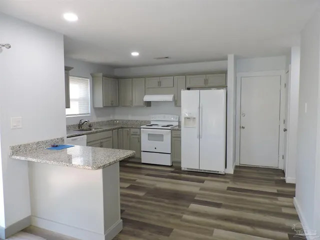 $1,700 | 526 Briarwood Drive, Pensacola, FL 32506