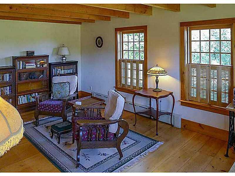 29 Old County Road Jefferson, ME 04348 - Photo 10 of 28 Living Room.