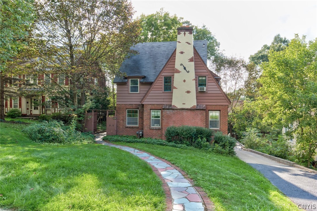 130 Circle Road Syracuse, NY 13210 - Photo 1 of 46