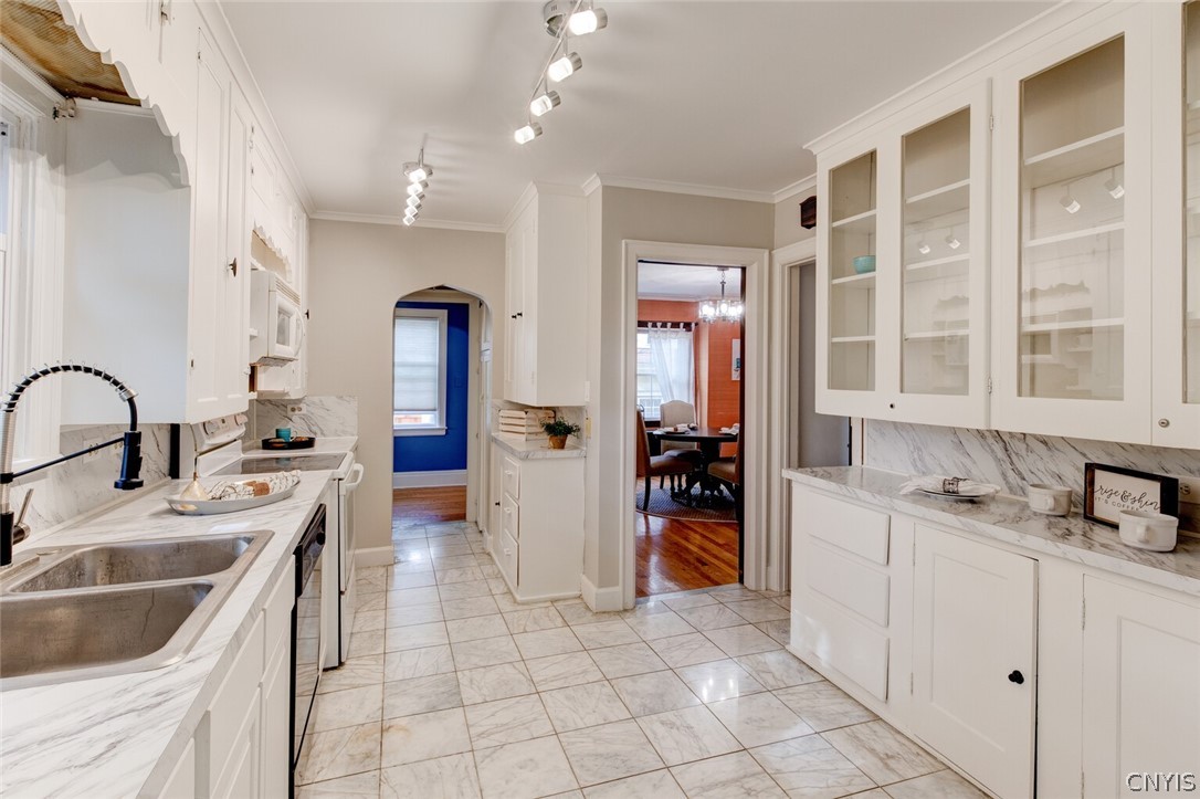 130 Circle Road Syracuse, NY 13210 - Photo 18 of 46