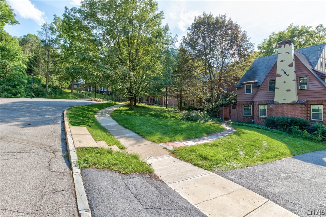 130 Circle Road Syracuse, NY 13210 - Photo 4 of 46