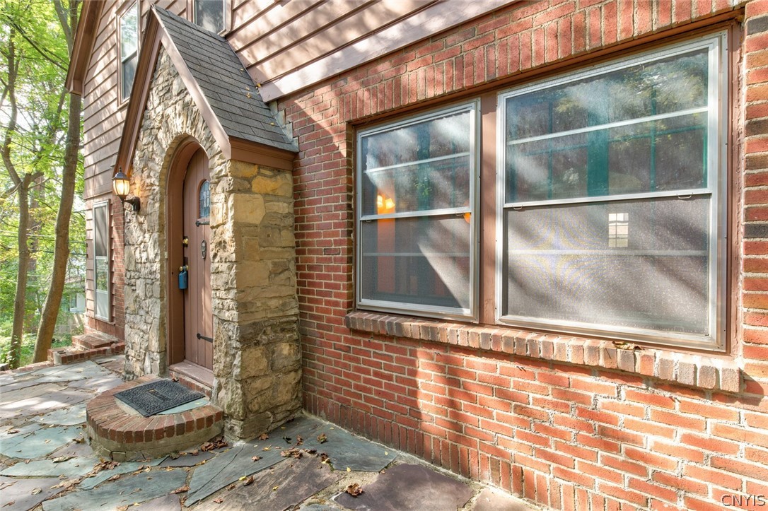 130 Circle Road Syracuse, NY 13210 - Photo 5 of 46