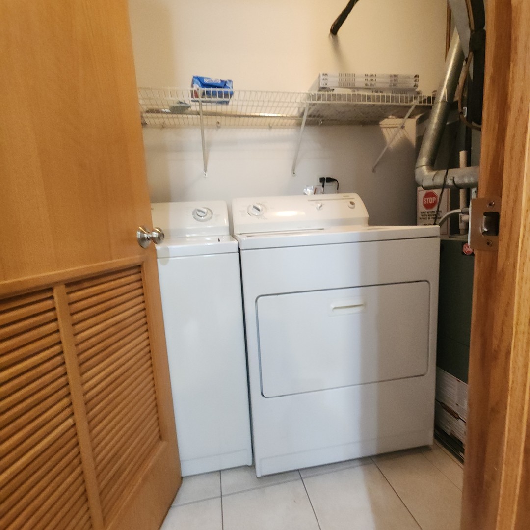 10620 Central Avenue, Unit 3B Chicago Ridge, IL 60415 - Photo 12 of 13 a utility room with dryer and washer