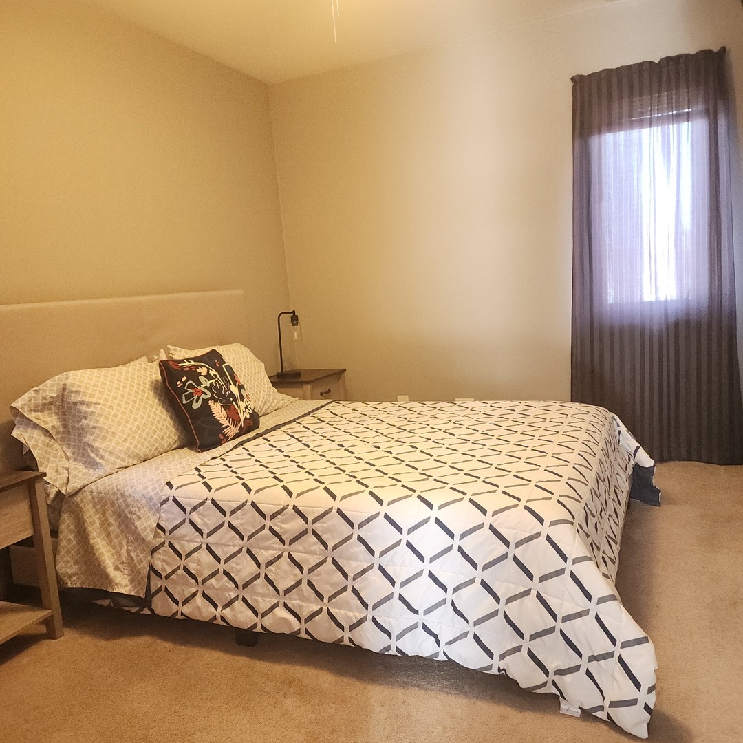 10620 Central Avenue, Unit 3B Chicago Ridge, IL 60415 - Photo 2 of 13 a bedroom with a bed and a window