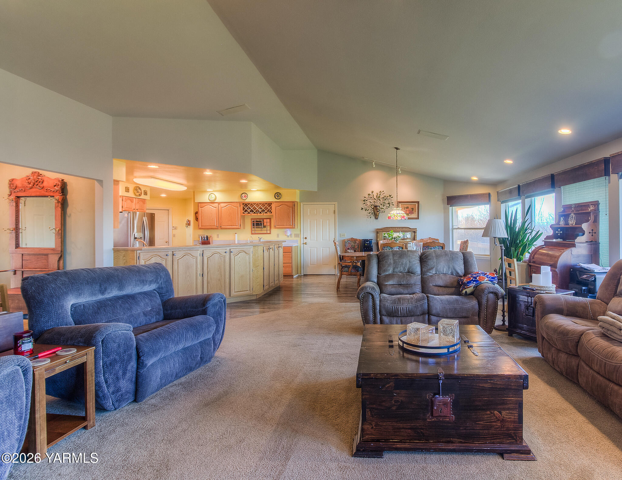 1352 Gilbert Road Zillah, WA 98953 - Photo 11 of 39 11. Living Room