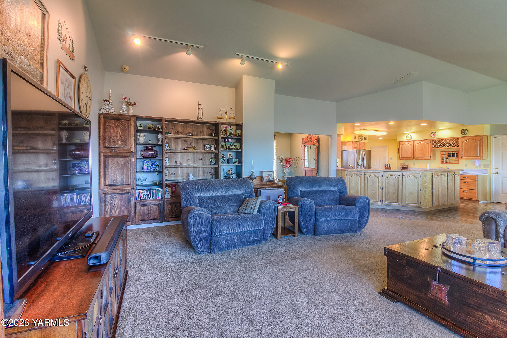 1352 Gilbert Road Zillah, WA 98953 - Photo 12 of 39 12. Living room