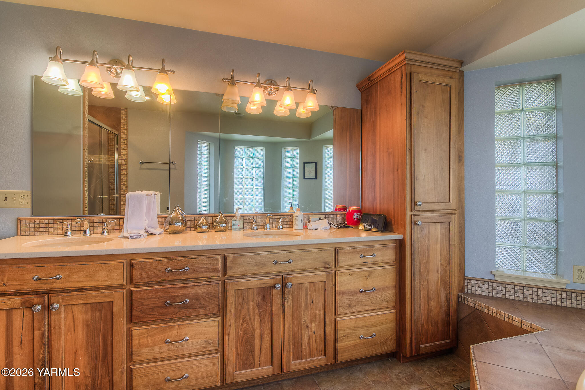 1352 Gilbert Road Zillah, WA 98953 - Photo 16 of 39 16. En-Suite