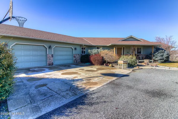 $635,000 | 1352 Gilbert Road, Zillah, WA 98953