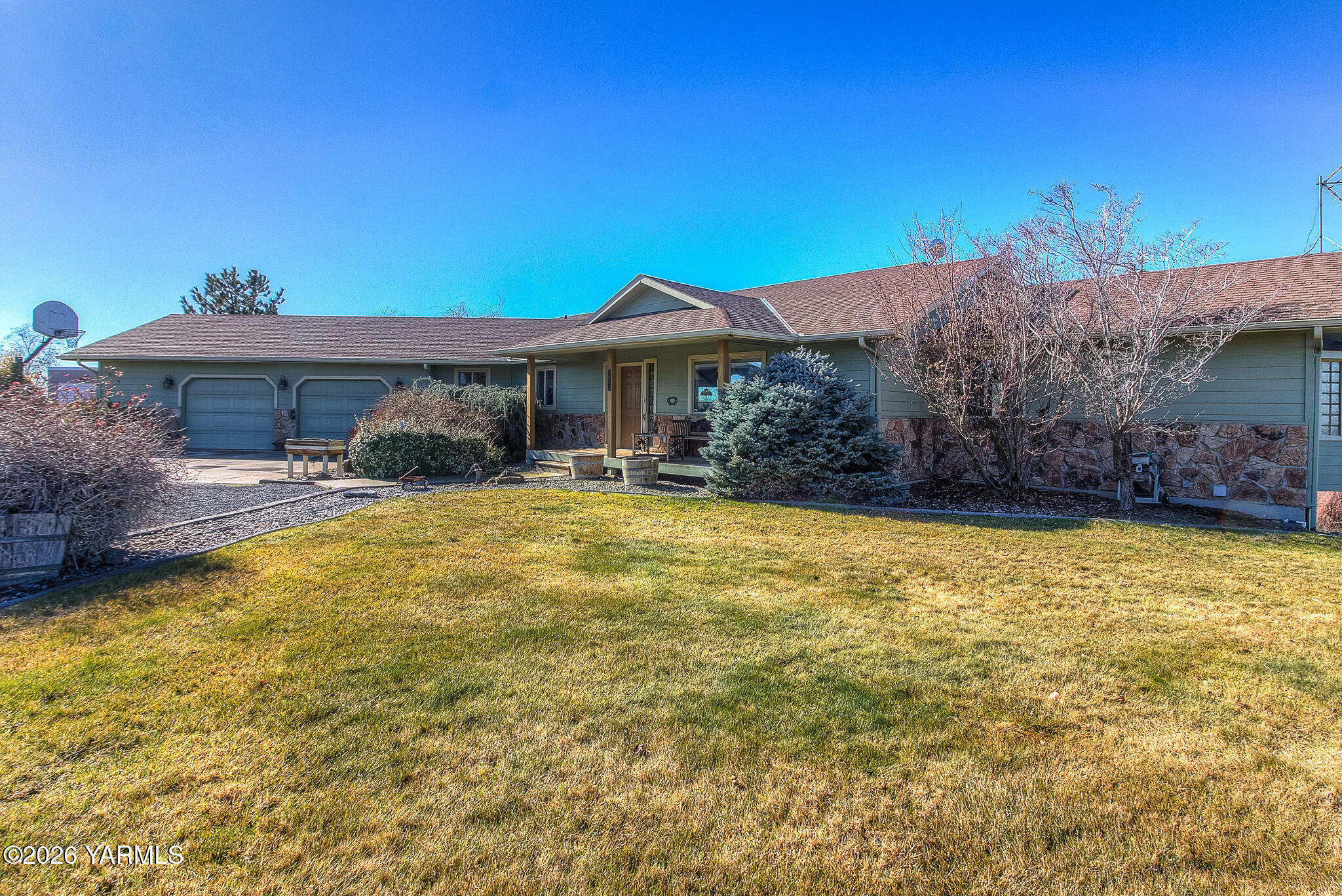 1352 Gilbert Road Zillah, WA 98953 - Photo 30 of 39 30. Front View