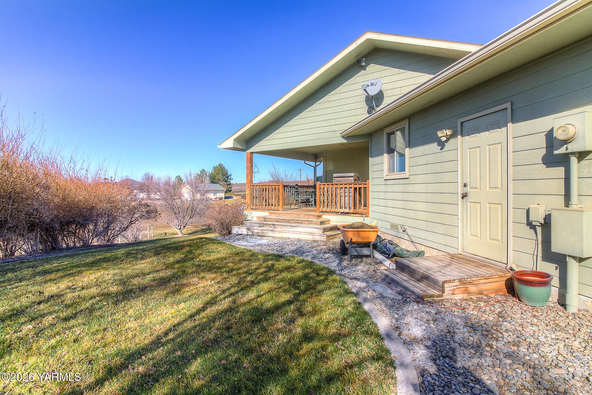 1352 Gilbert Road Zillah, WA 98953 - Photo 31 of 39 32. Side View