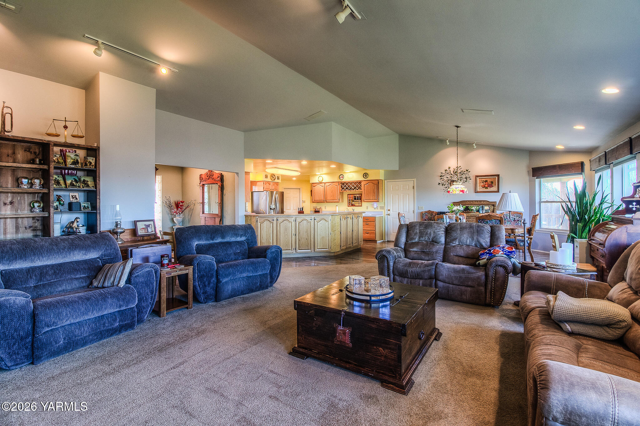 1352 Gilbert Road Zillah, WA 98953 - Photo 10 of 39 10. Living Room