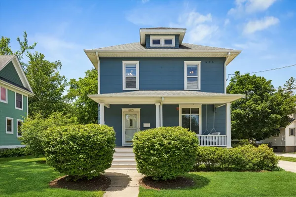 $324,900 | 805 Clay Street, Woodstock, IL 60098