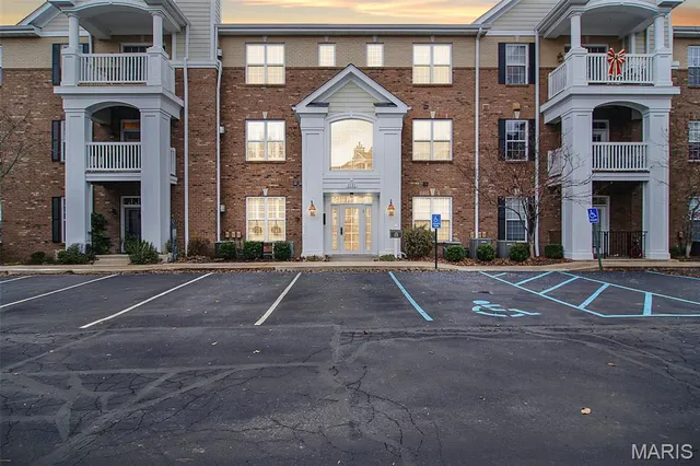 $310,000 | 1151 Mill Crossing Drive, Unit 205, St. Louis, MO 63141