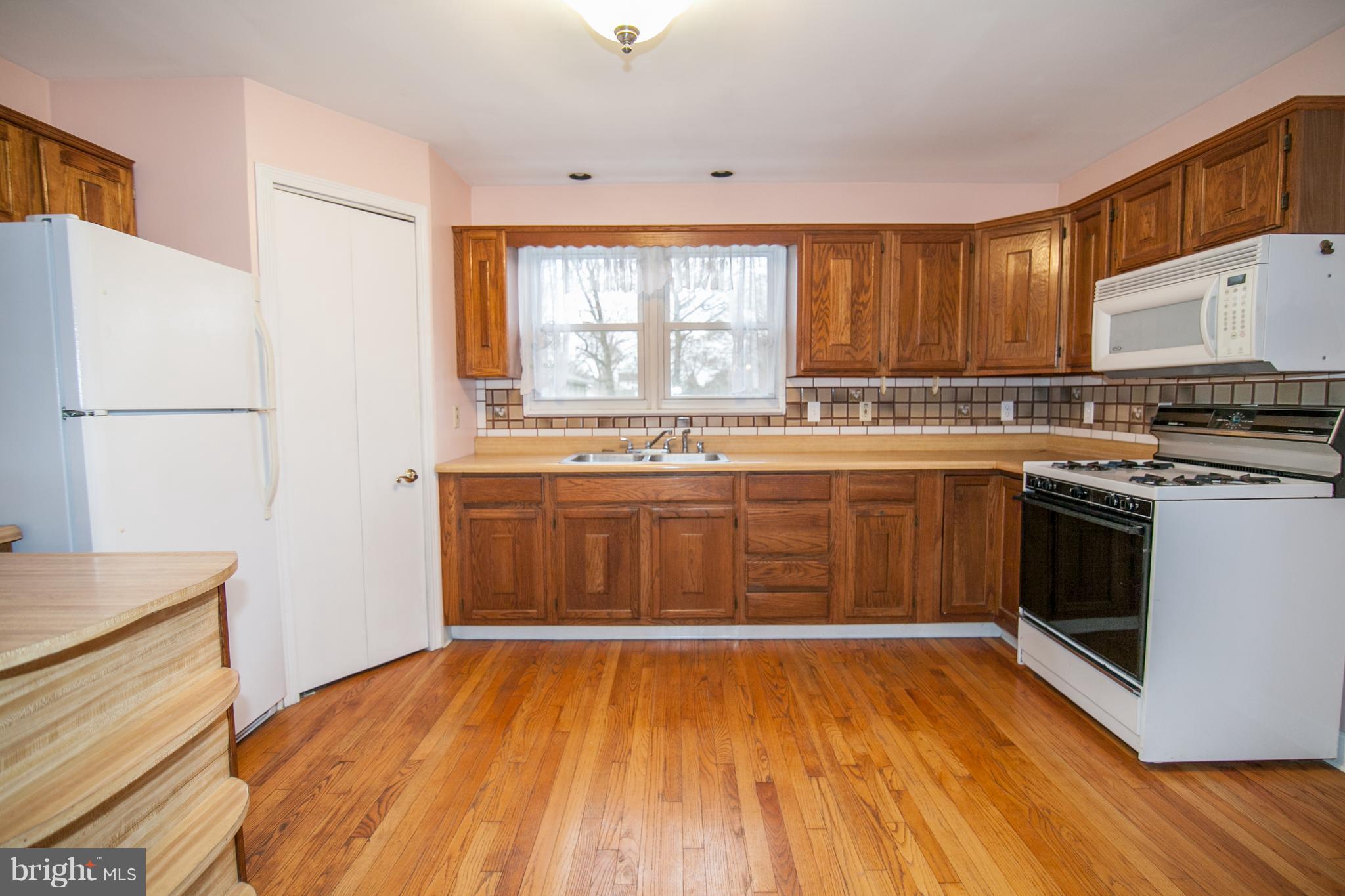 118 Fort Hoyle Road Joppa, MD 21085 - Photo 4 of 27 Kitchen