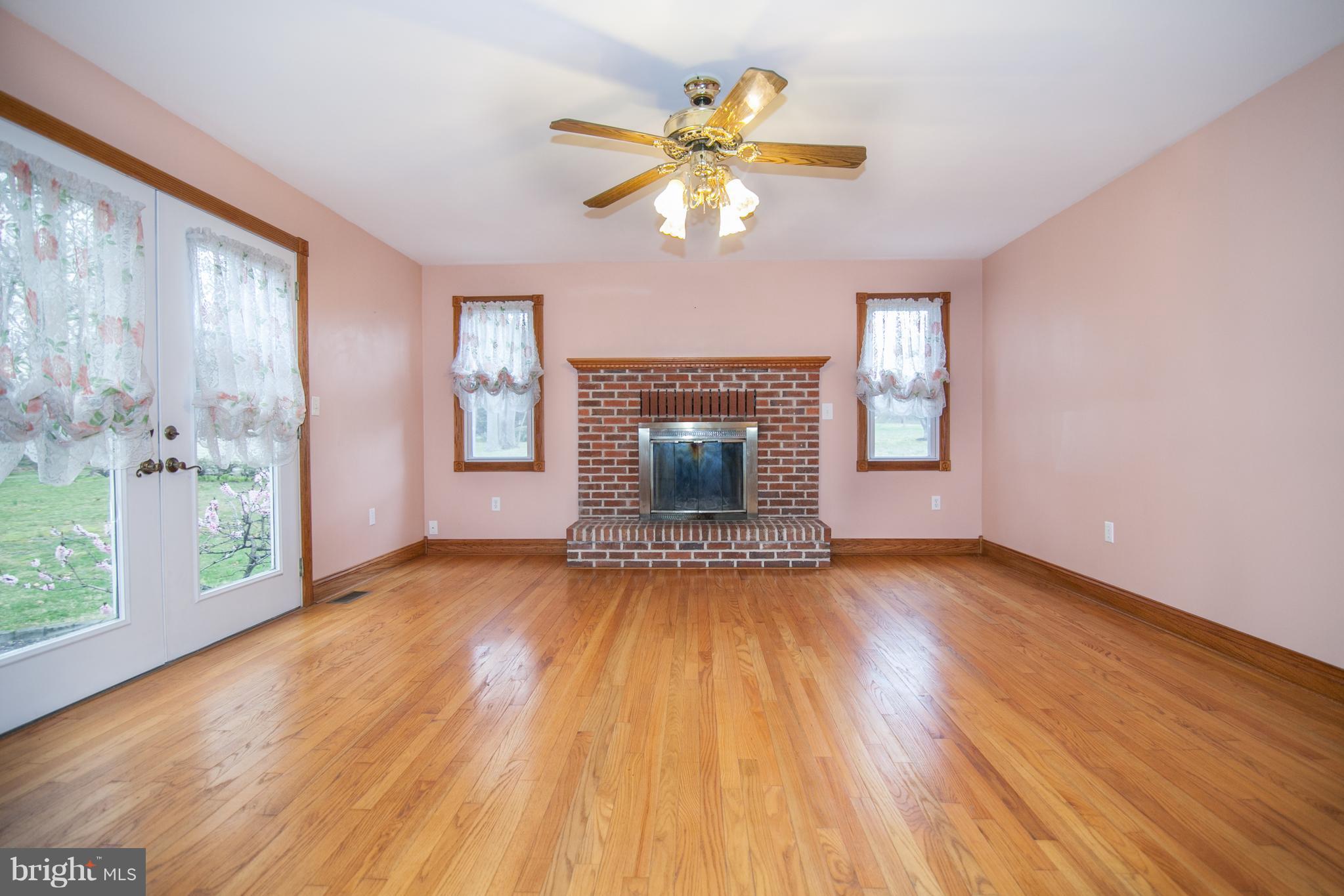 118 Fort Hoyle Road Joppa, MD 21085 - Photo 8 of 27 Living Room
