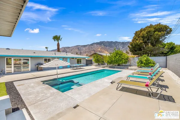 $750,000 | 490 East Molino Road, Palm Springs, CA 92262
