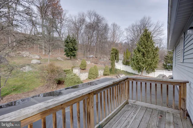 a view of a livingroom with furniture and a ceiling fan