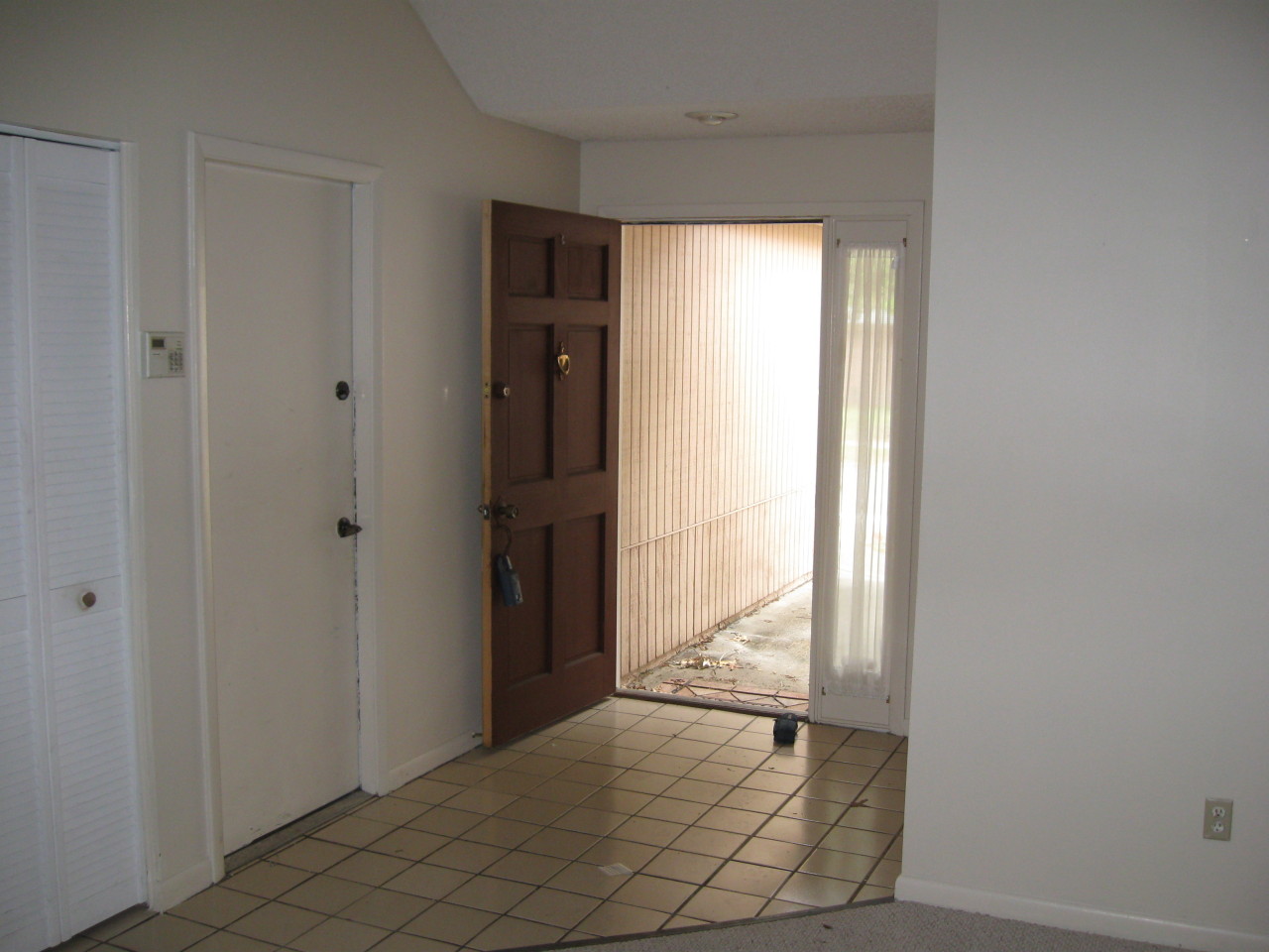 8340 Chason Road East Jacksonville, FL 32244 - Photo 5 of 17 Entry - Foyer