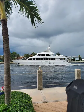 a view of houses with sky view