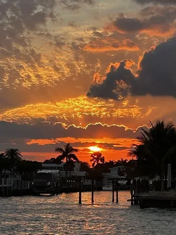 a view of a multi story building