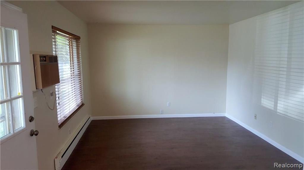 411 West Drahner Road, Unit 4 Oxford, MI 48371 - Photo 3 of 10