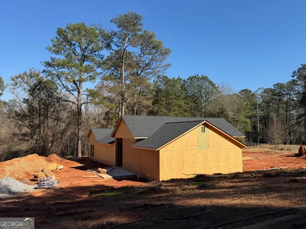a view of backyard of house