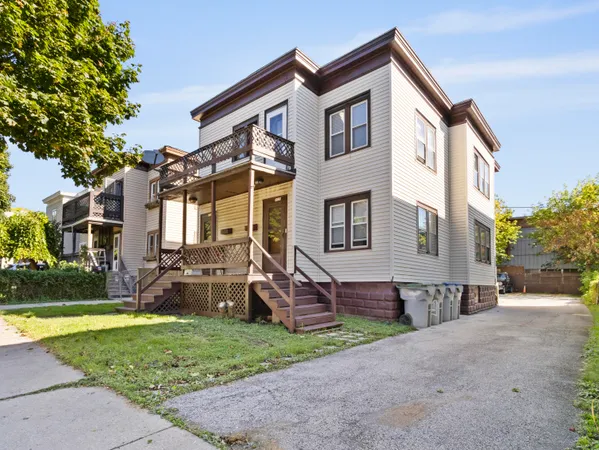 $319,900 | 3026 South Hanson Avenue, Unit 3028, Milwaukee, WI 53207